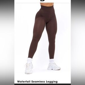NWOT Xsmall BuffBunny Waterfall Seamless Legging
